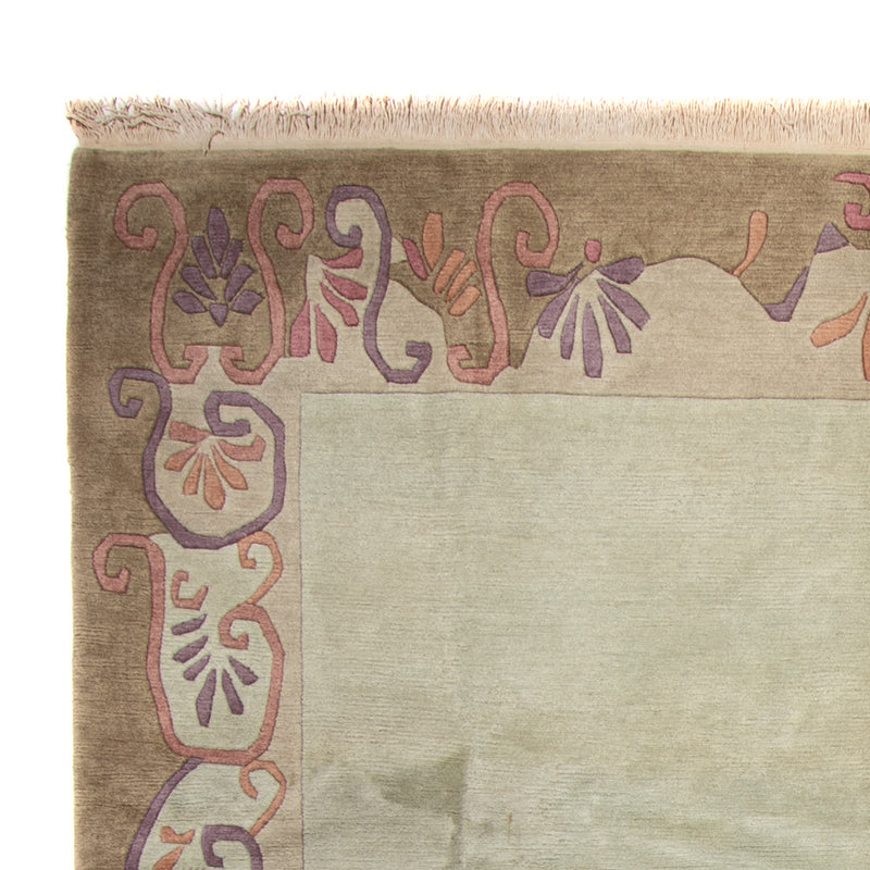 Nepal Teppich - 254 x 351 cm - olivgrün